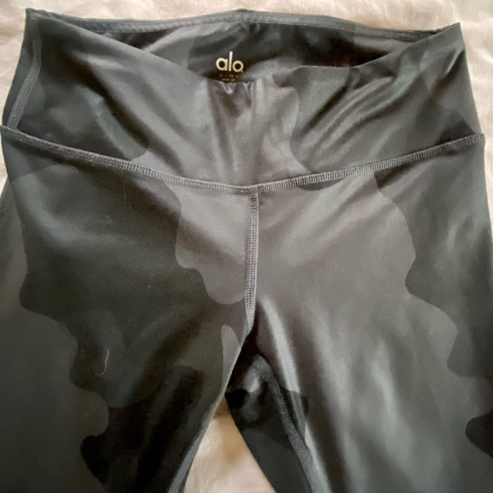 ALO YOGA PANTS in a light camouflage pattern.